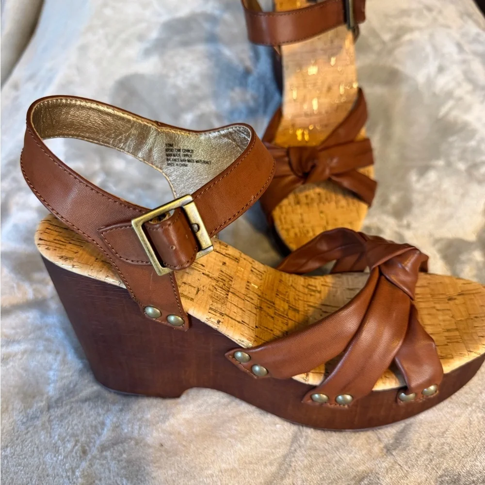 Korks Tan Wedge Sandals. Excellent Condition.